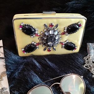 INZI Handmade Beaded Clutch